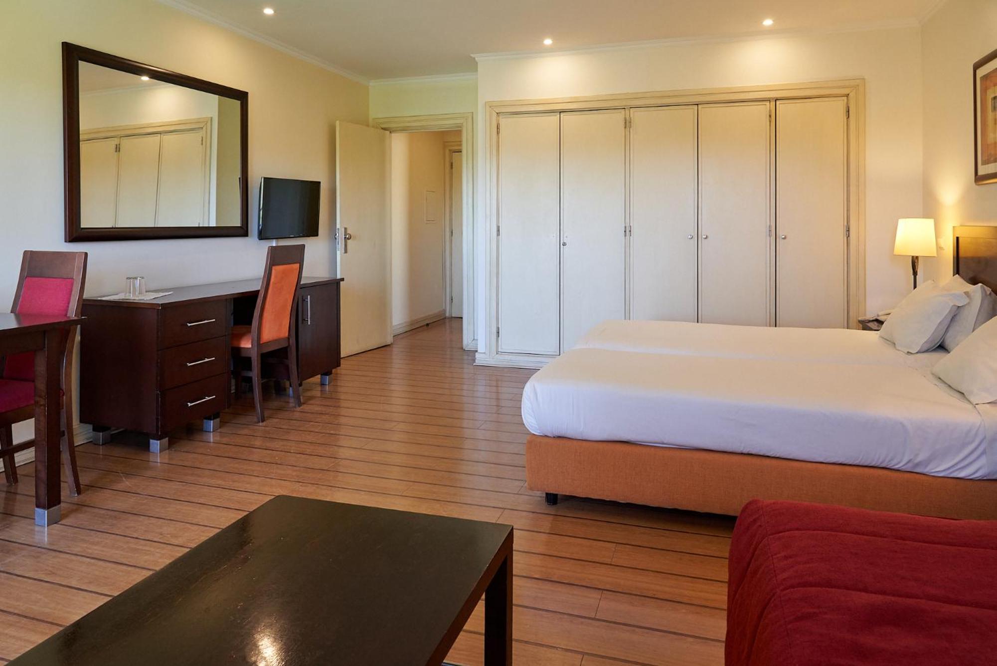 The Navigator Hotel Алвор Екстериор снимка